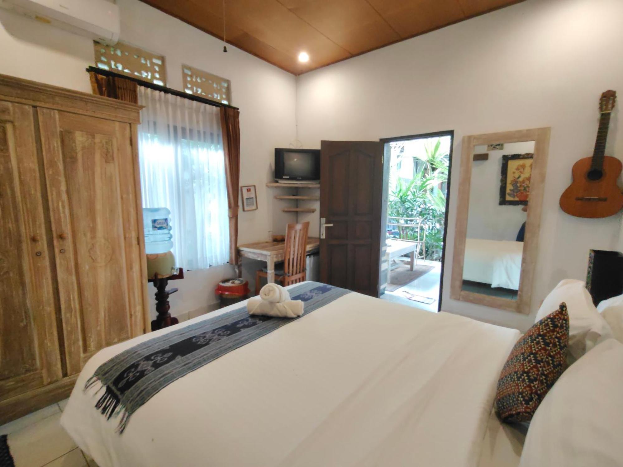 Candra Surf Homestay Canggu  Exterior photo
